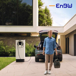 Nico_Rosberg_Formula-one-E-Auto_EnBW-Wallbox-01