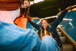 funny-antics-on-escalator-two-wild-friends 