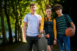 drei-freunde-azubi-ausbildung-bewerbung-basketball-skateboard