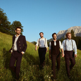 goldmund-quartet-vinyl-album-cover-four-musicians-schloss-ellmau 