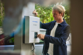 nico-rosberg-charging-senec-wallbox 