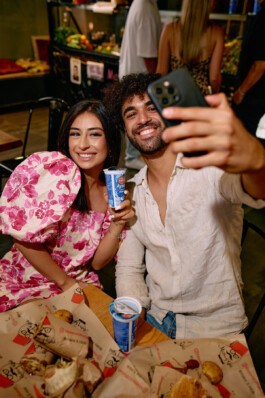 selfie-couple-doener-kebap-big-smiles-love-turkitch 