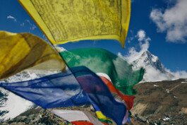 nepal-himalaya-peak-khumbu-valley-prayer-flags-in-the-wind 